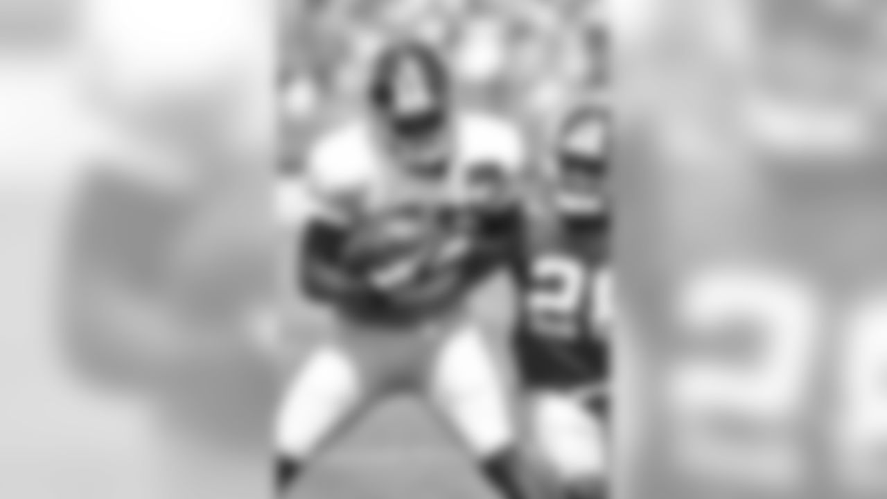 TE JEROME CUNNINGHAM, CB JAYRON HOSLEY
