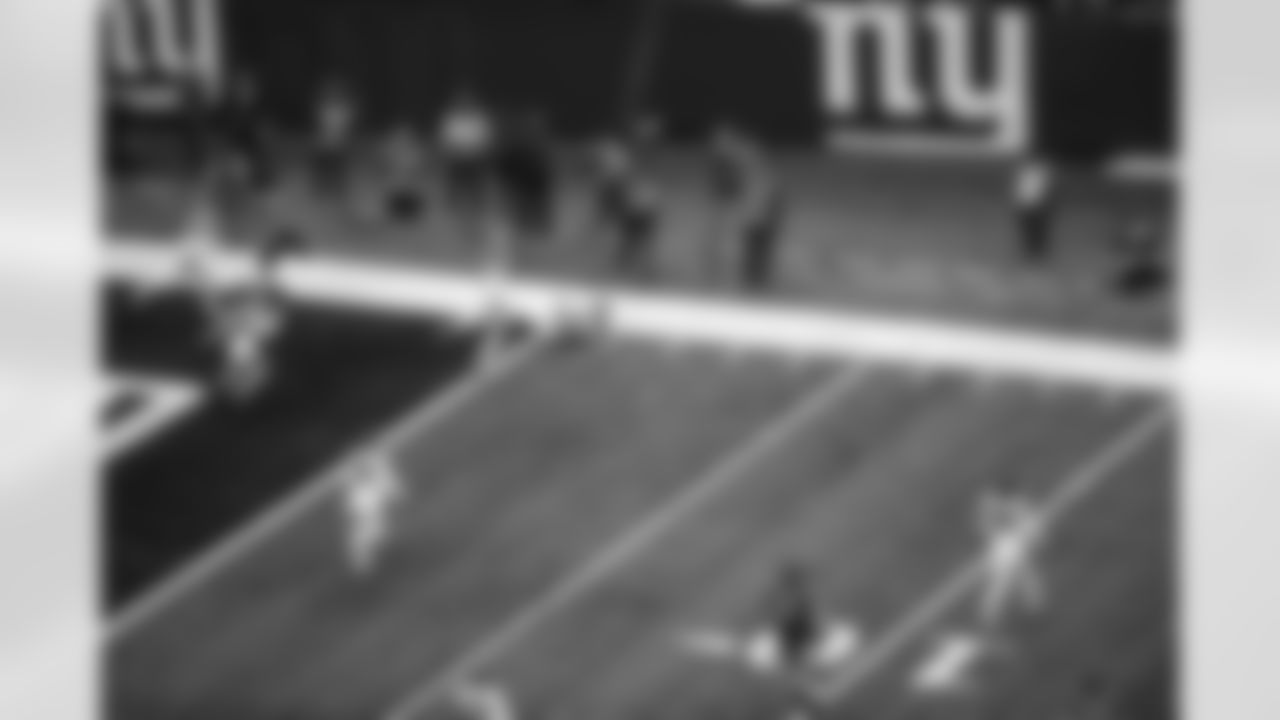 Tae Crowder (48)