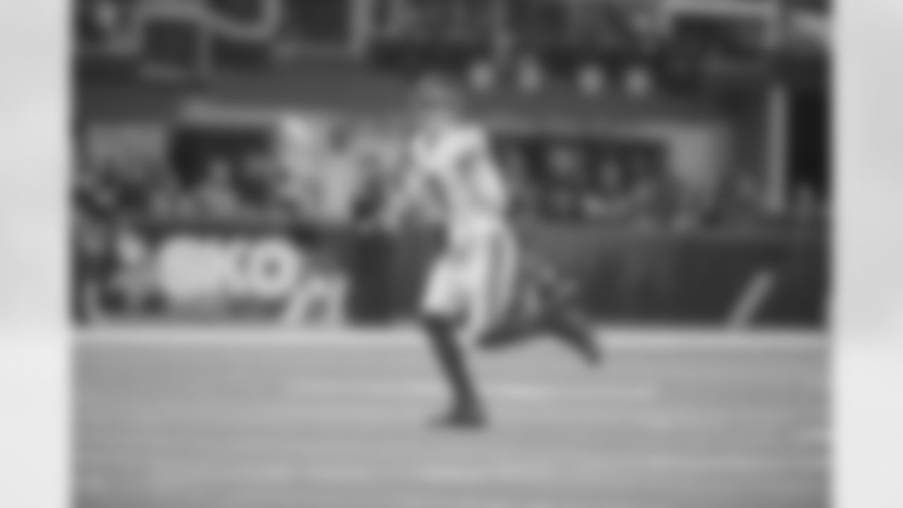 Daniel Jones (8)
