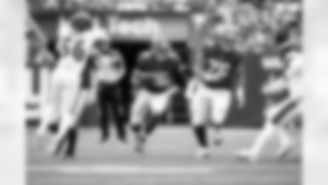 Saquon Barkley (26), Jon Feliciano (76)