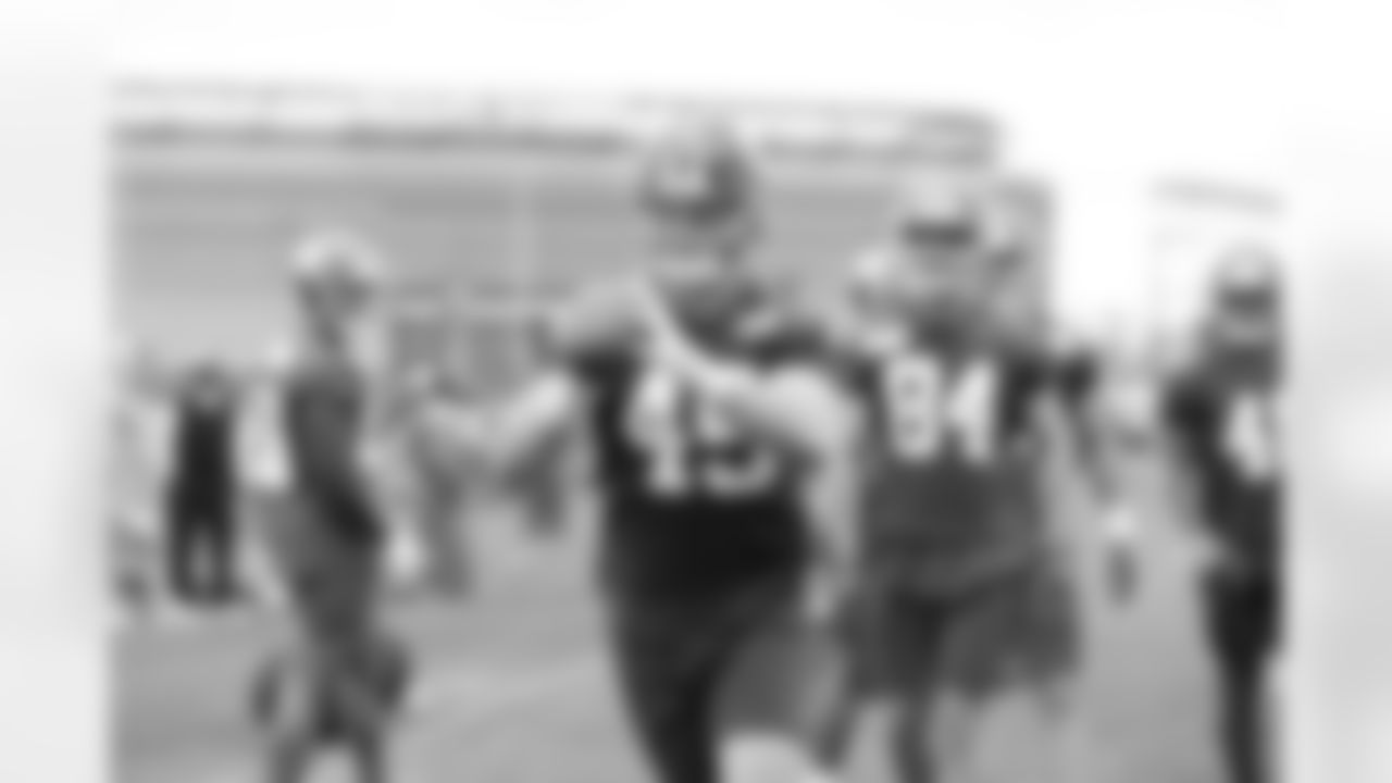 Daniel Bellinger during minicamp practice at Quest Diagnostics Training Center on Friday May 13, 2022 in East Rutherford, New Jersey