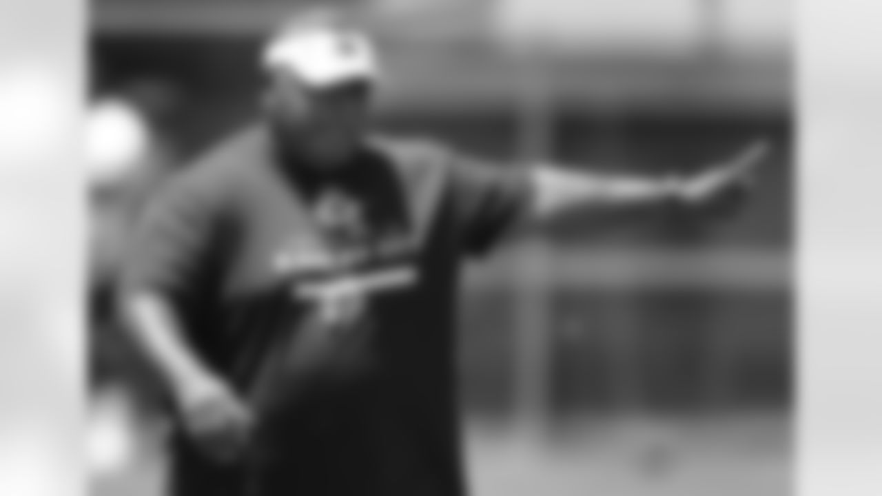 Kansas City Chiefs coach Romeo Crennel directs a drill during NFL football practice in Kansas City, Mo., Tuesday, June 12, 2012. (AP Photo/Orlin Wagner)