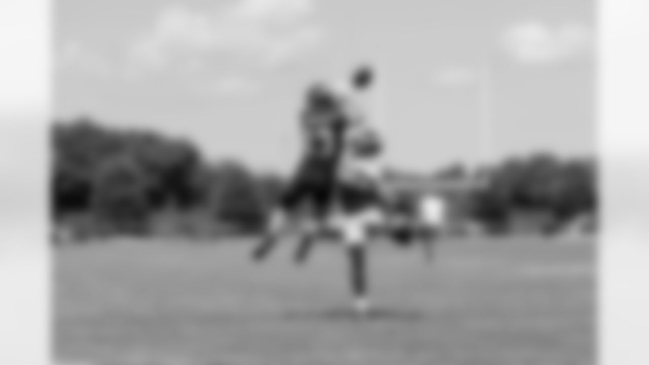 CB Zyon Gilbert (38)