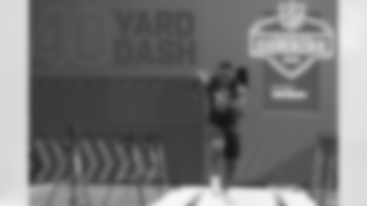 Georgia running back Zamir White runs the 40-yard dash during the NFL football scouting combine, Friday, March 4, 2022, in Indianapolis. (AP Photo/Darron Cummings)