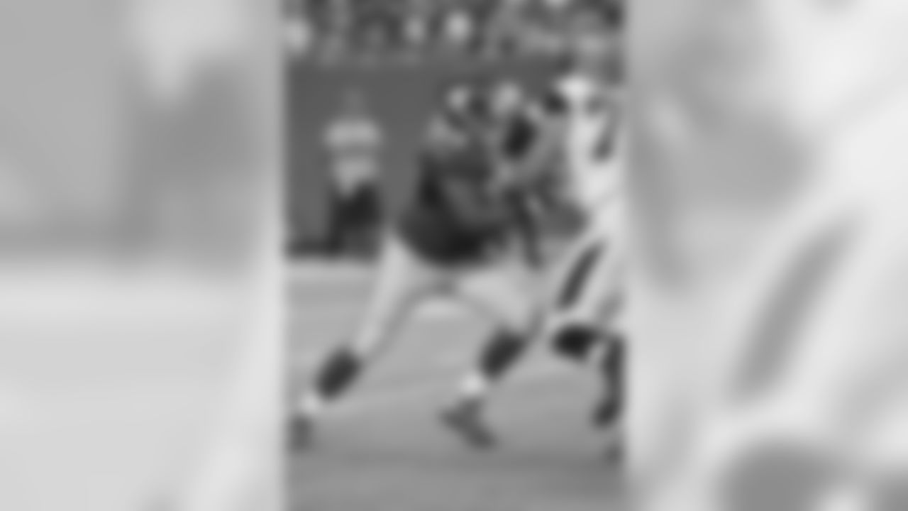 TACKLE MARSHALL NEWHOUSE