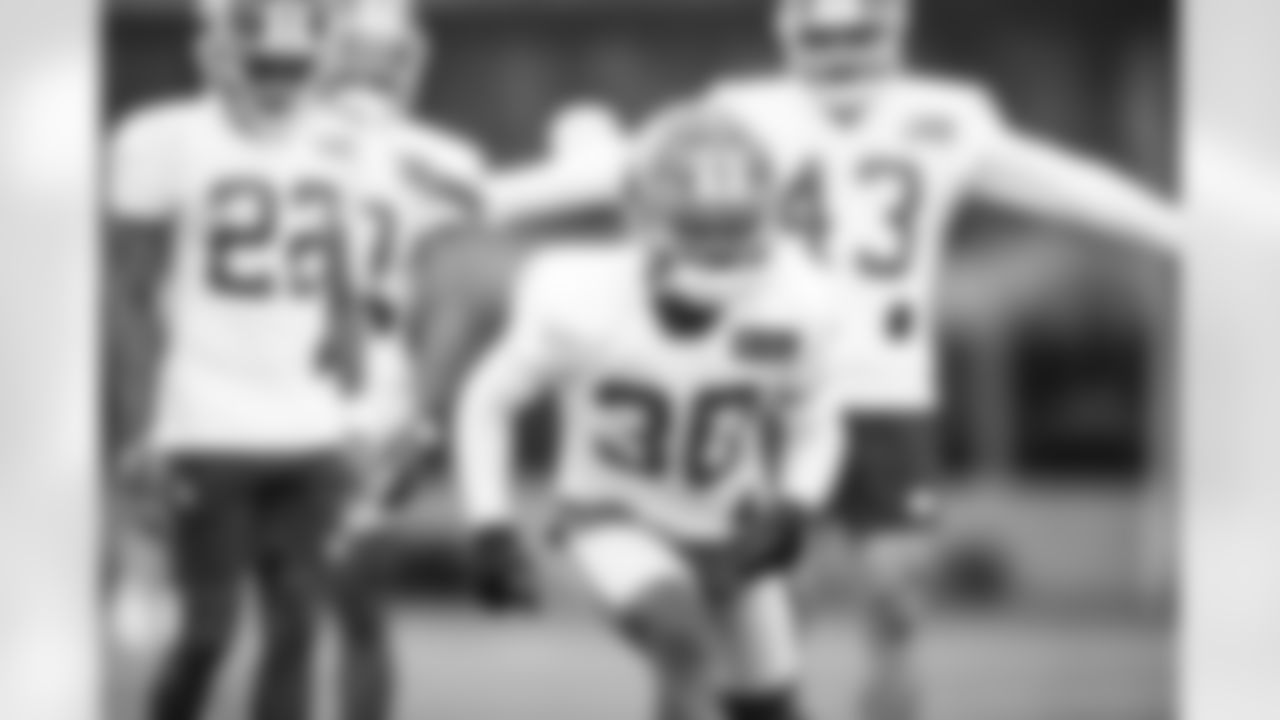 Darnay Holmes (30)