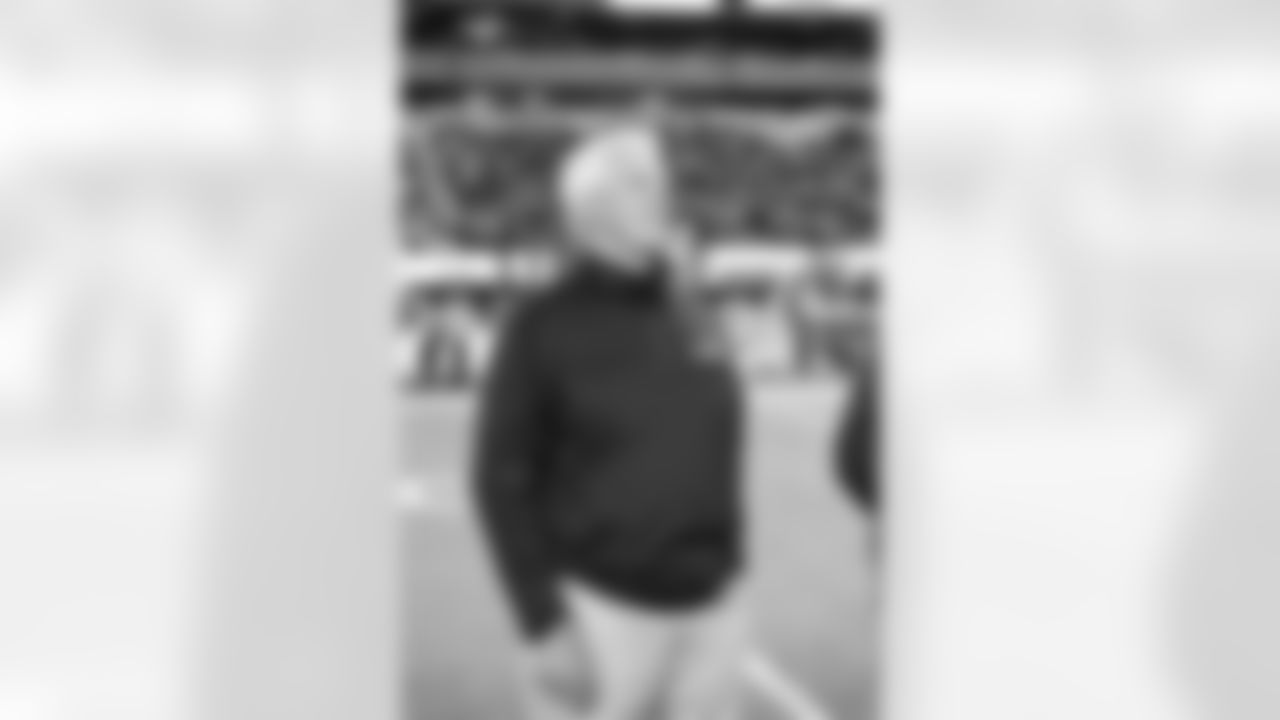 Bob Tucker takes the field at halftime of the Giants-Colts game. Tucker played tight end for the Giants from 1970 to 1977.