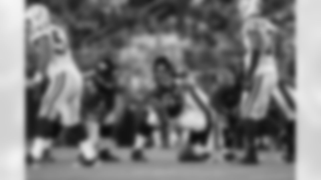 62 Dennis Norman, #63 Brad Meester, #77 Uche Nwaneri