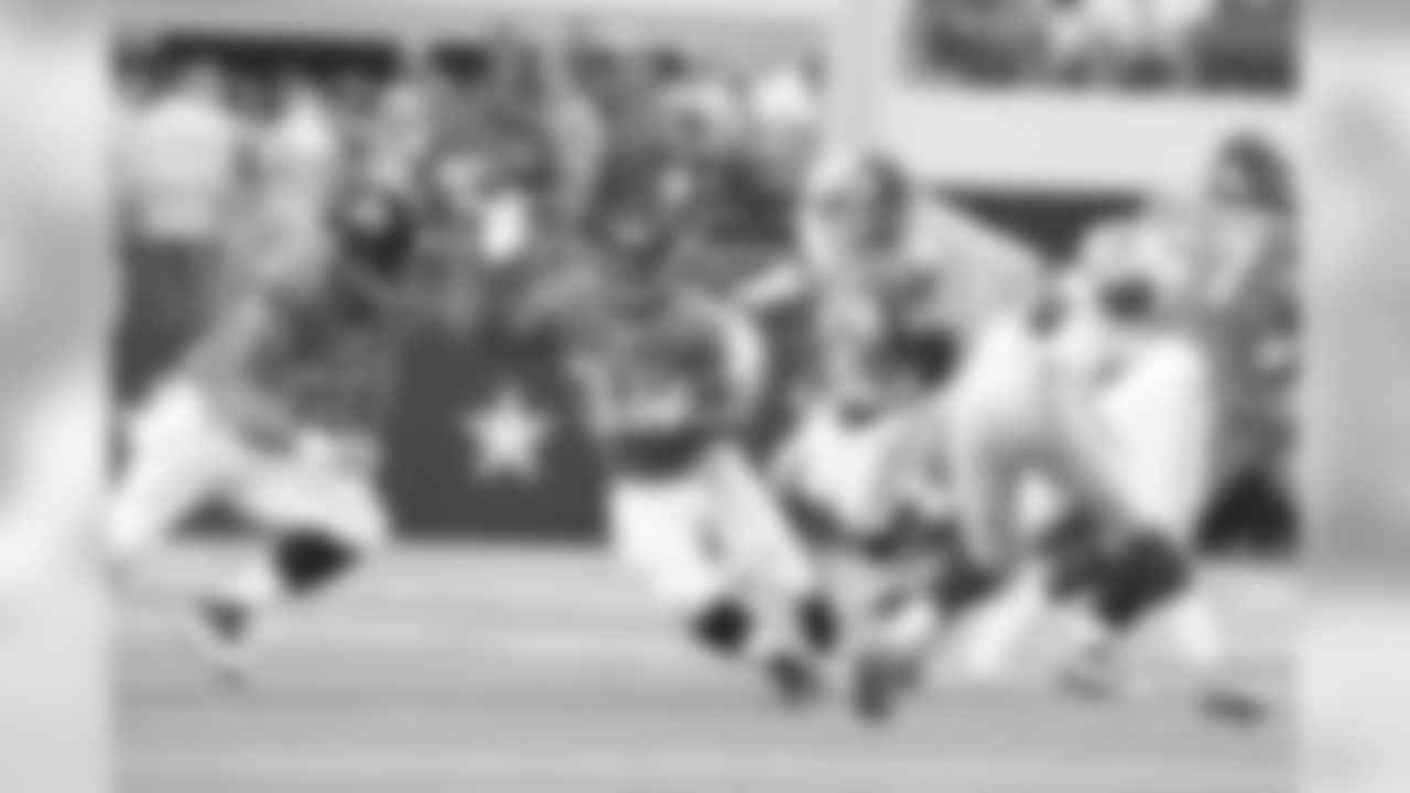 63 Brad Meester, #32 Maurice Jones-Drew, #67 Vince Manuwai