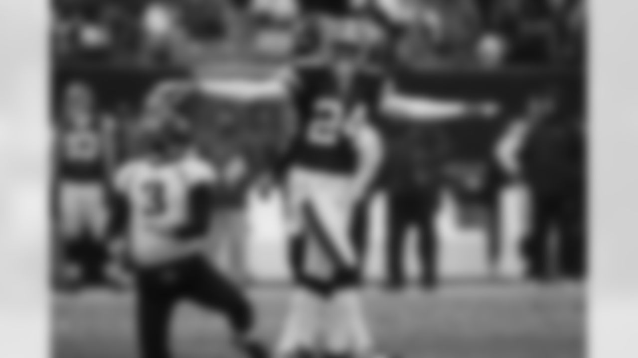 3 Adam Podlesh, #10 Josh Scobee
