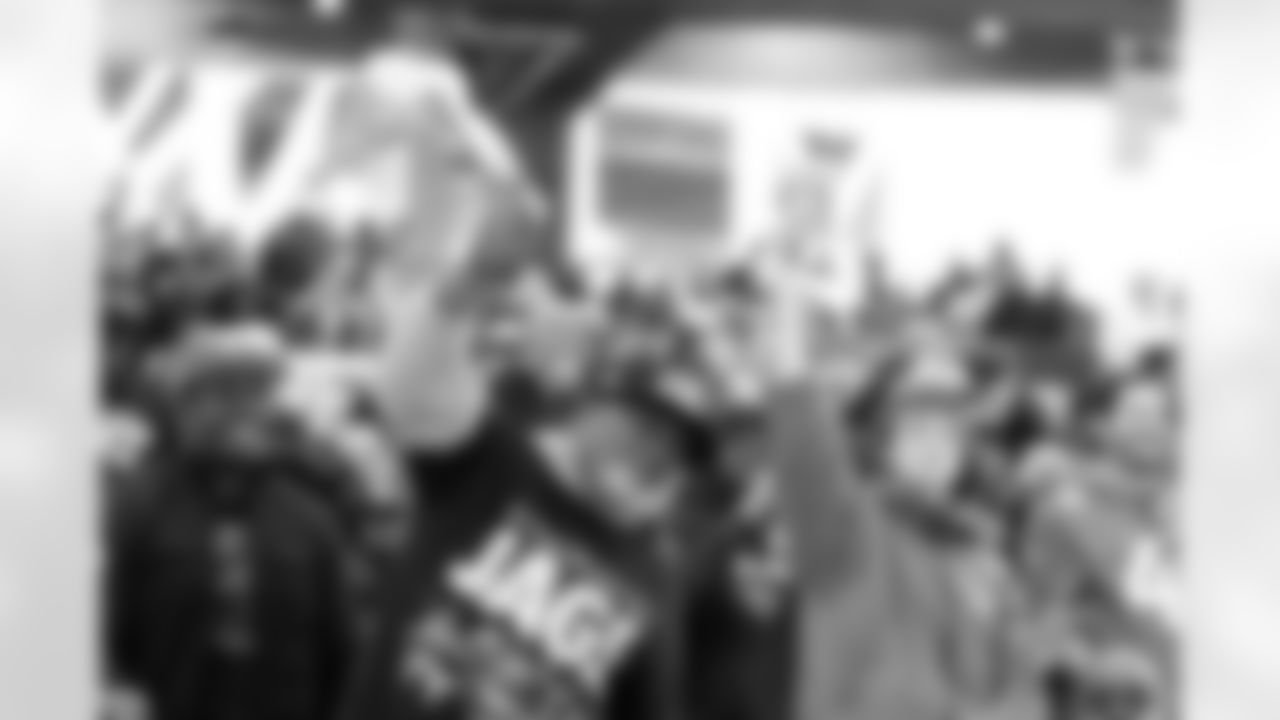 2023_0121_DuuuvalWatchParty_034