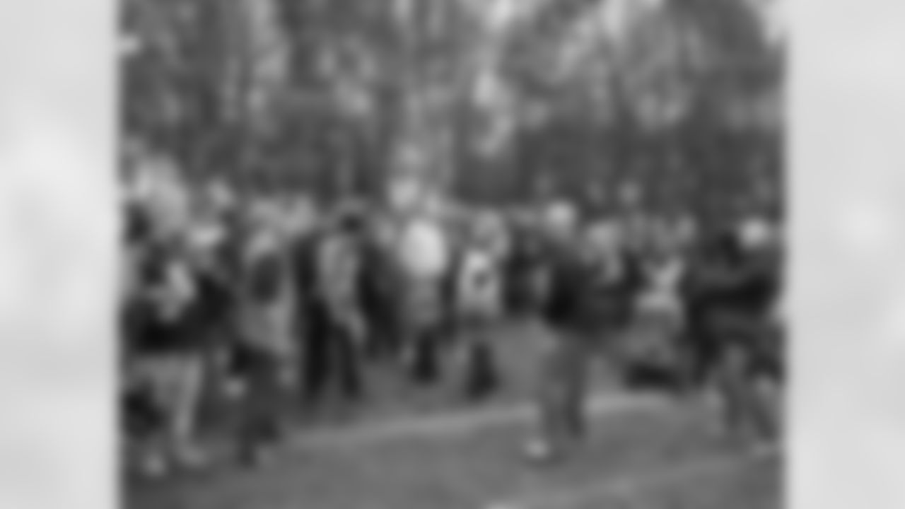 The Jaguars made their second trip to London. Tons of spectators from the UK were there to watch the team practice at the Grove.