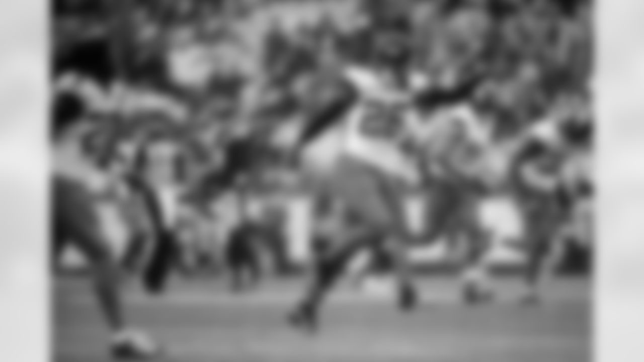 Jacksonville Jaguars vs. Pittsburgh Steelers
S Antonio Johnson (26)