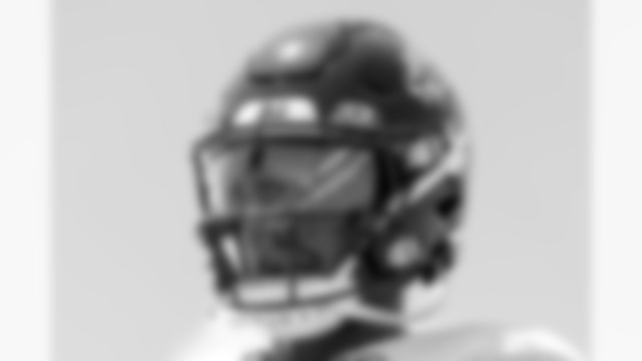 WR Zay Jones (7)