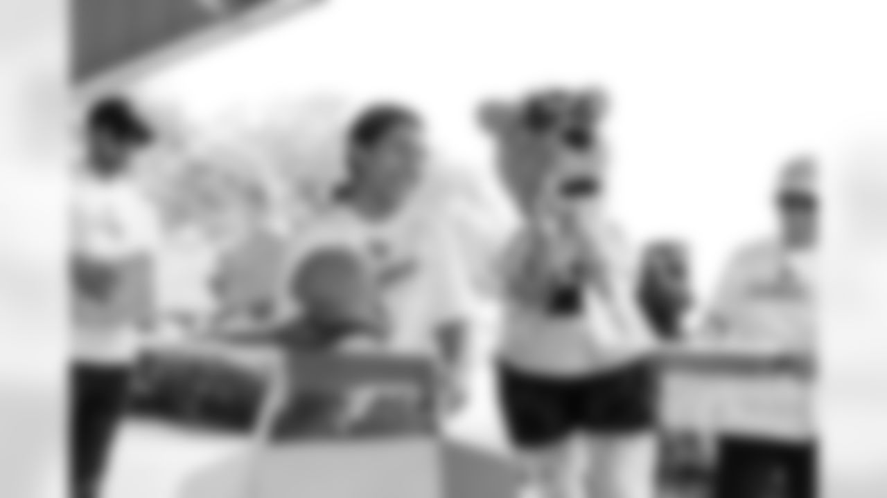 2022_0917_HHMFoodDistribution_022