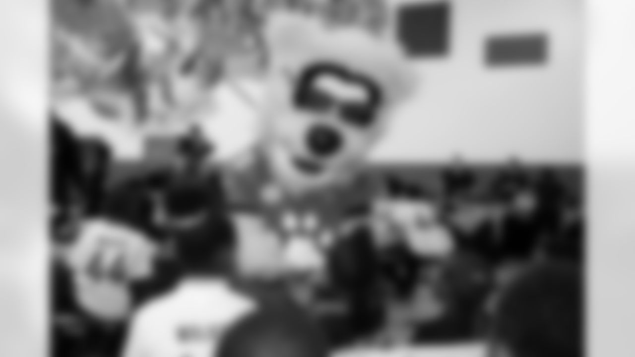 2022_1122_JoshTravonYetDinner_008