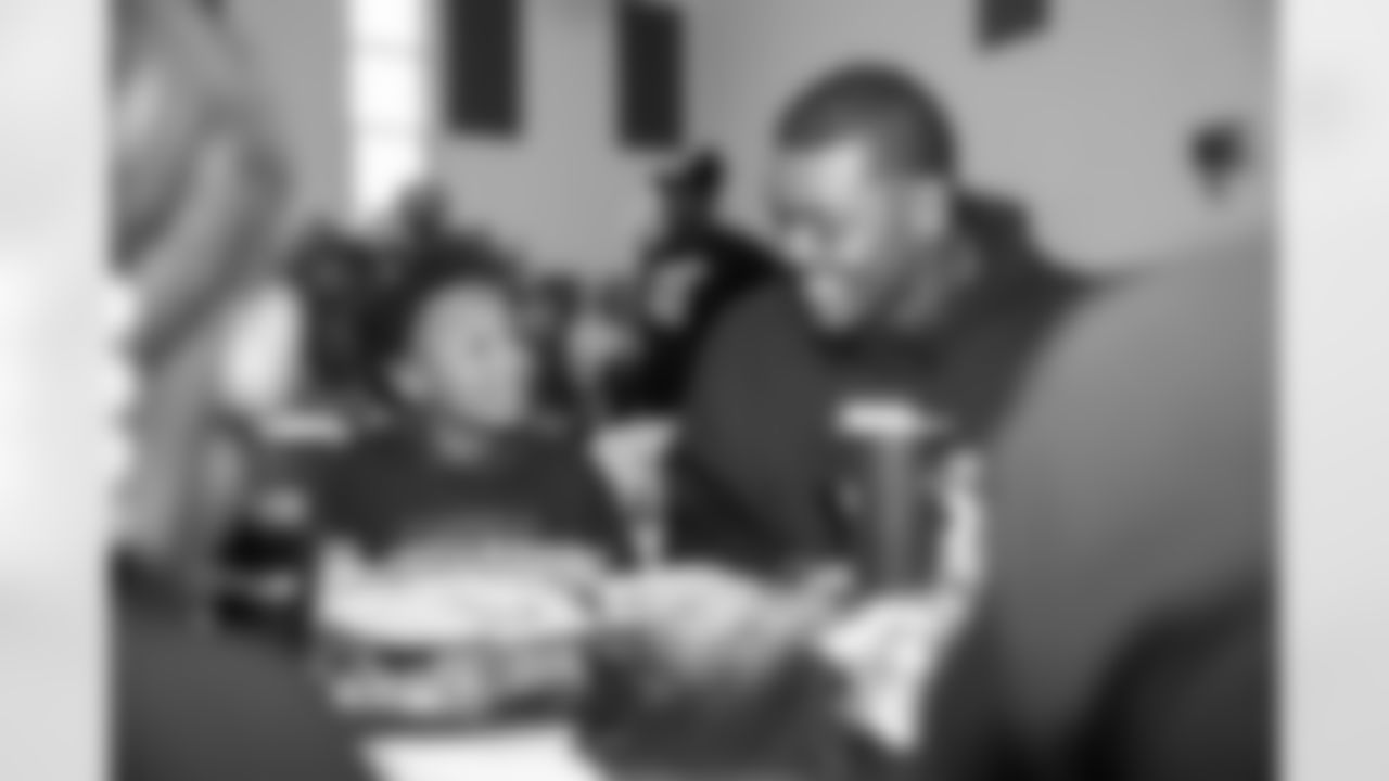 2022_1122_JoshTravonYetDinner_033
