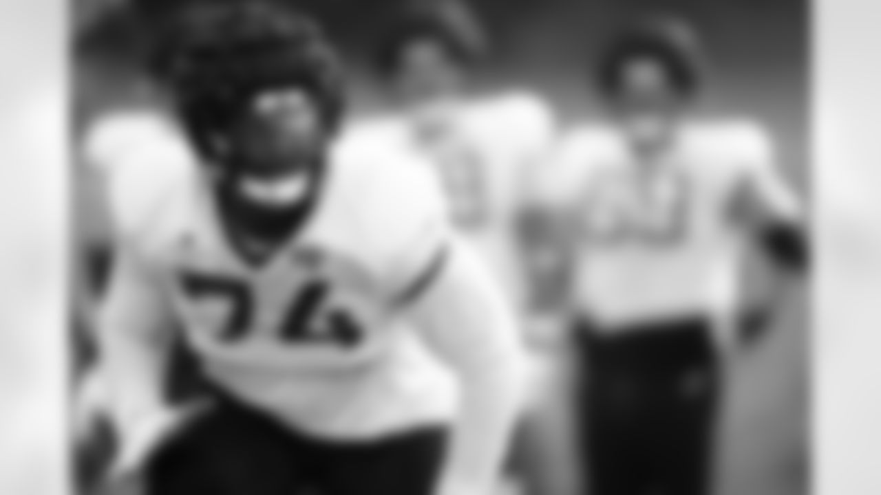 OL Cam Robinson (74)