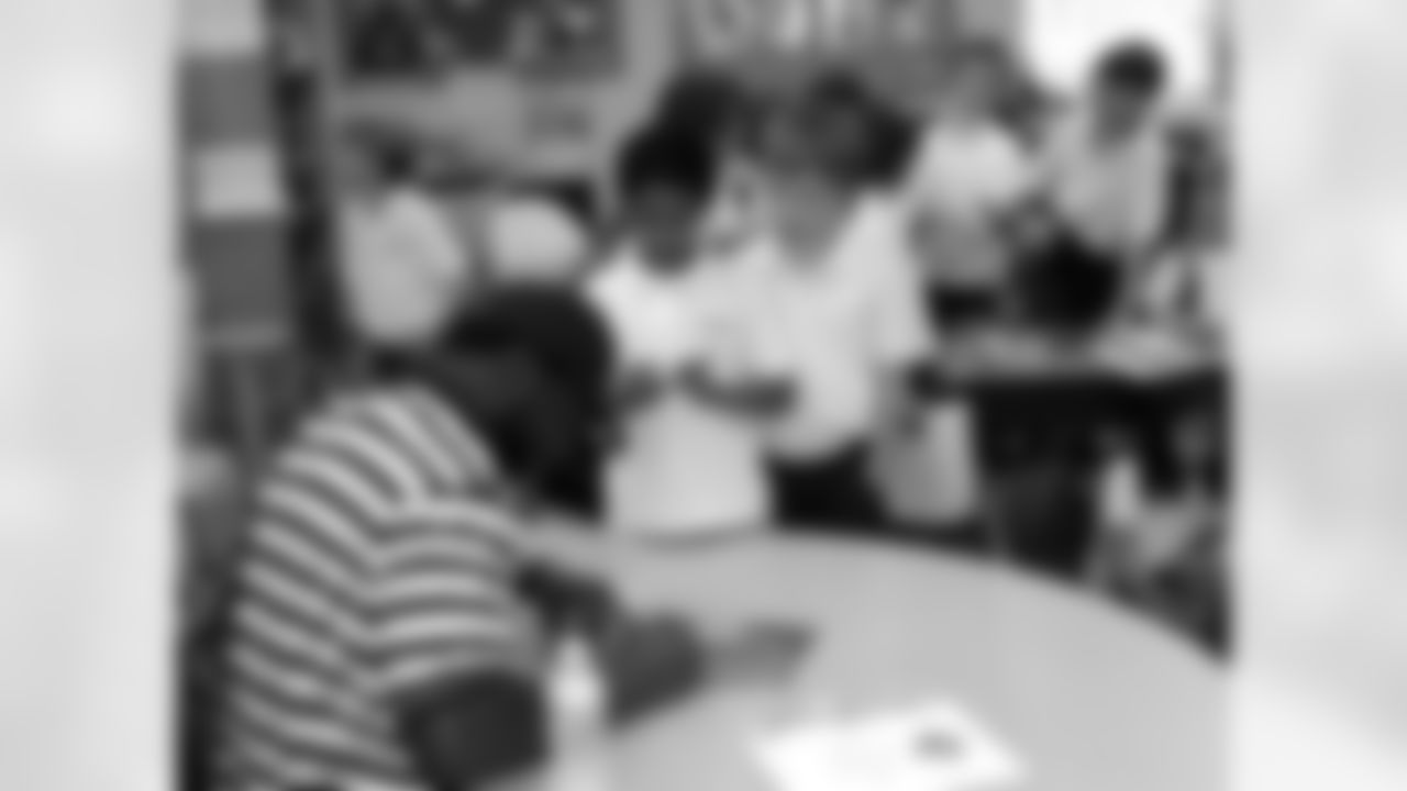 Groves visits Grace Episcopal Day School