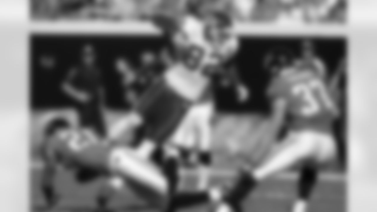 21 Derek Cox, #37 Sean Considine