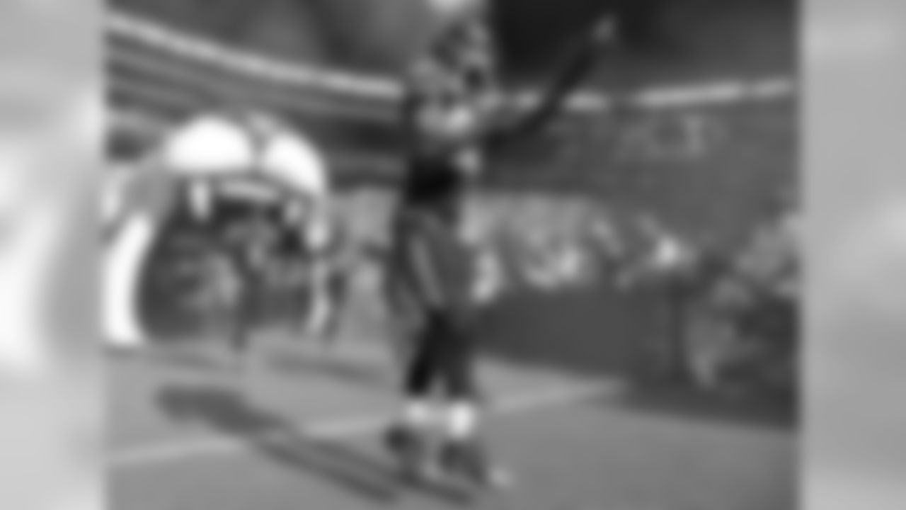 Jacksonville Jaguars linebacker Telvin Smith (50) enters the field before kick-off against the Baltimore Ravens in an NFL game Sunday, September 24, 2017 in London, U.K. (Rick Wilson via AP)