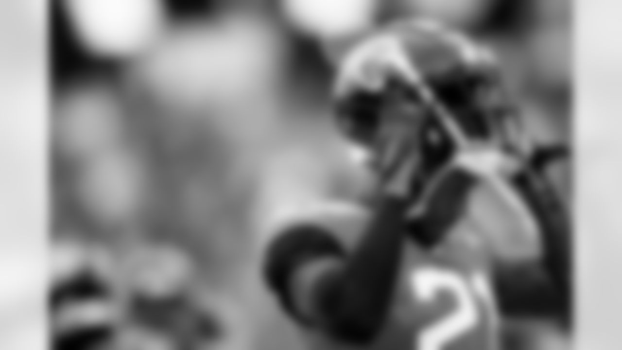 2021_1128_Falcons_Home_0436