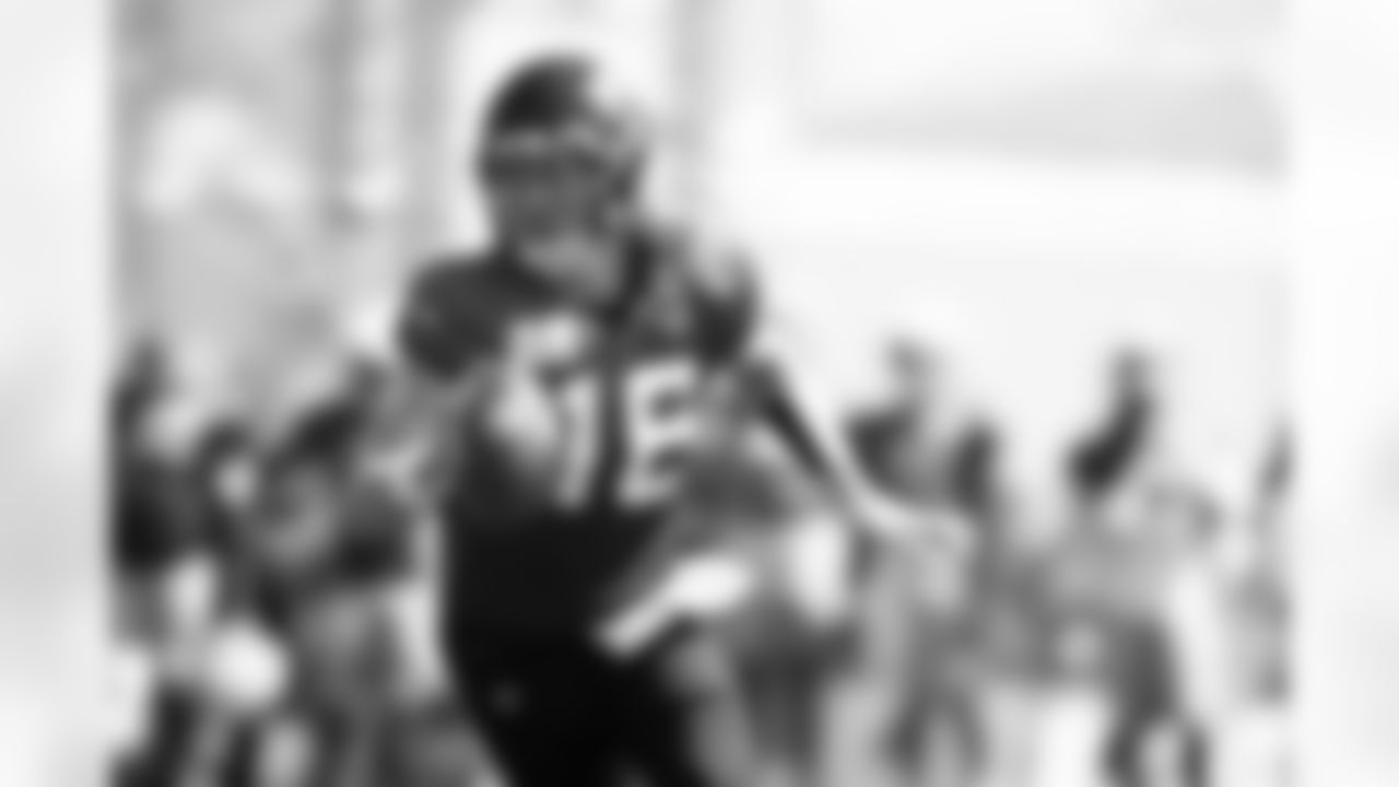 QB Trevor Lawrence (16)