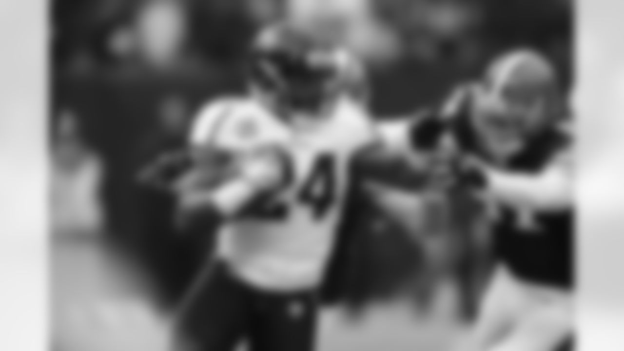 24 Montell Owens