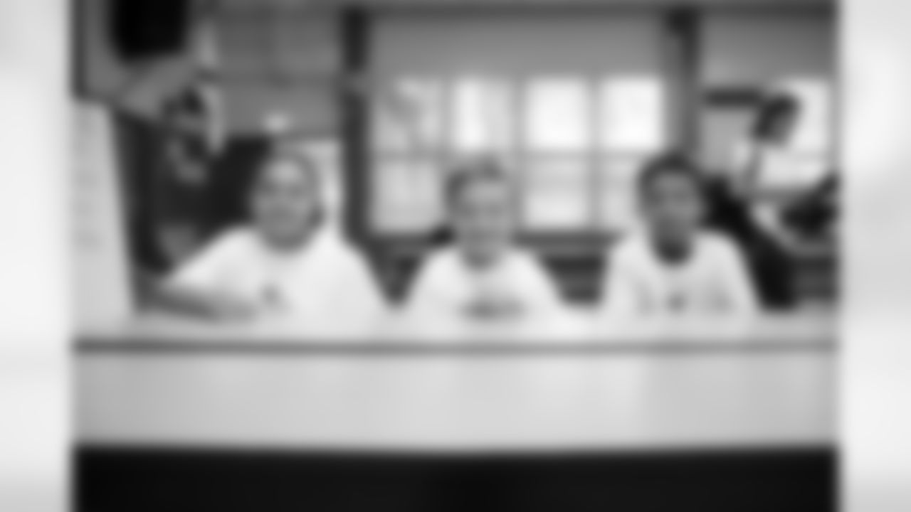 2022_HispanicHeritageSchoolVisit-1