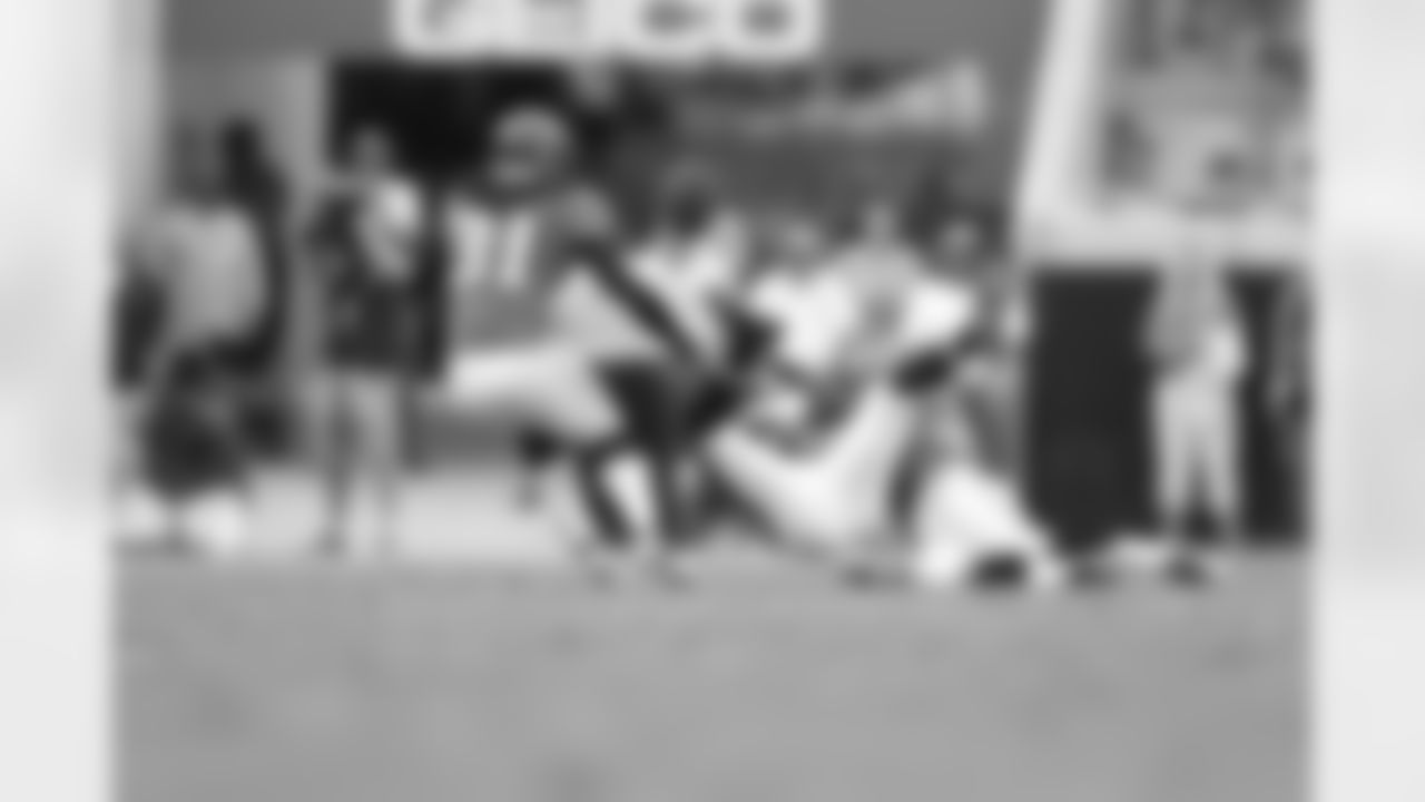 31 David Jones, #37 Sean Considine