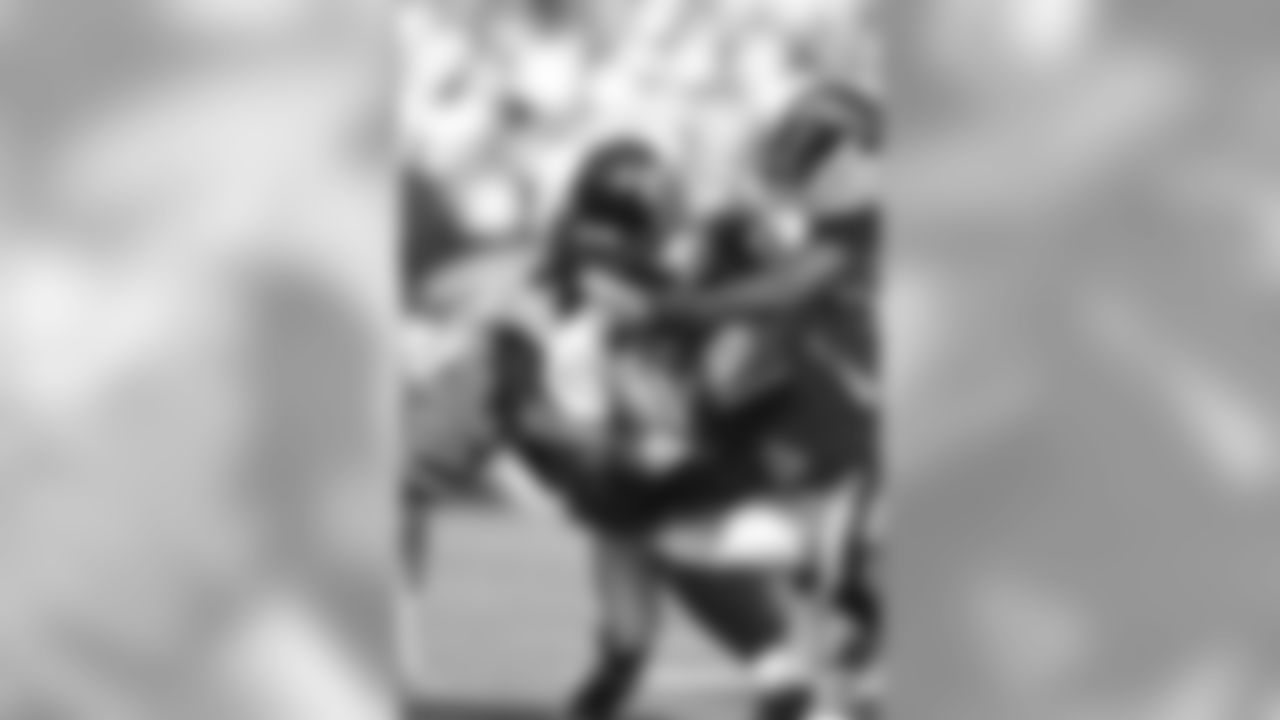 93 Quentin Groves, #25 Reggie Nelson