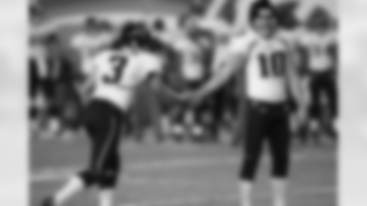 3 Adam Podlesh, #10 Josh Scobee