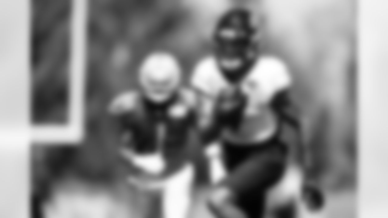 WR Zay Jones (7)
