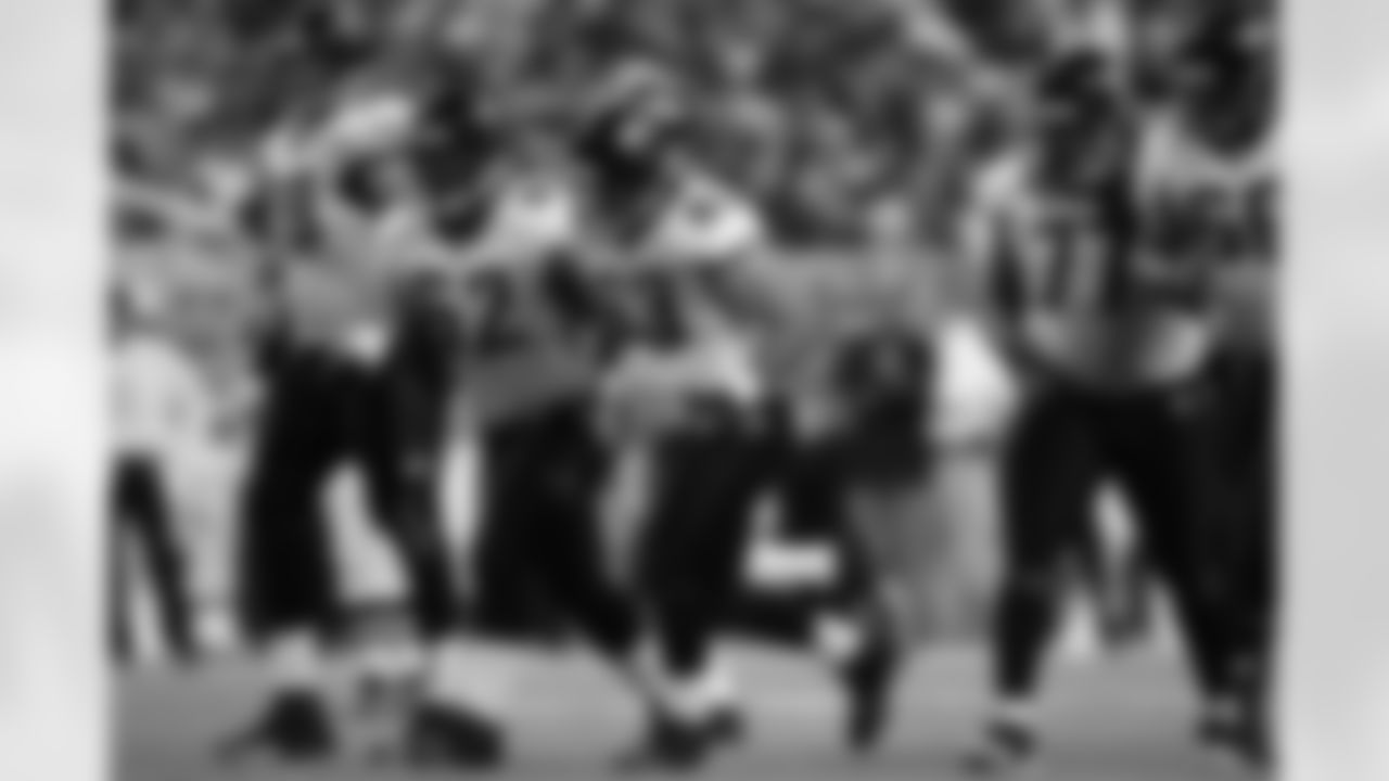 79 Tony Pashos, #62 Dennis Norman, #63 Brad Meester, #77 Uche Nwaneri