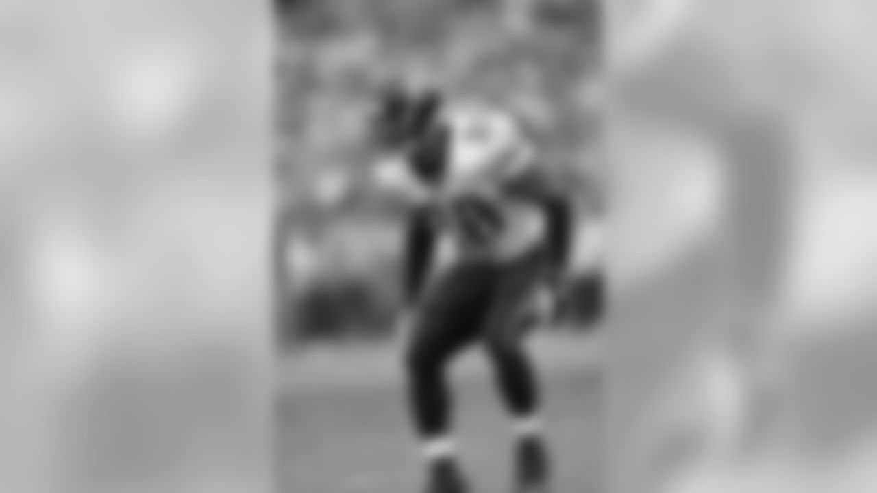 With the 25th-overall selection in the 1998 NFL Draft, the Jaguars picked S Donovin Darius (Syracuse). He played in 115 games for the Jaguars from 1998-2006. In his 10-year NFL career, Donovin Darius had 486 tackles, 14 interceptions and one touchdown.