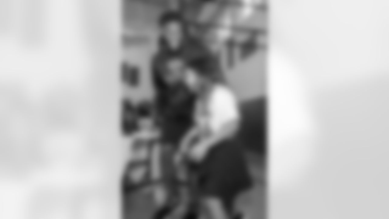 2022_1122_JoshTravonYetDinner_038