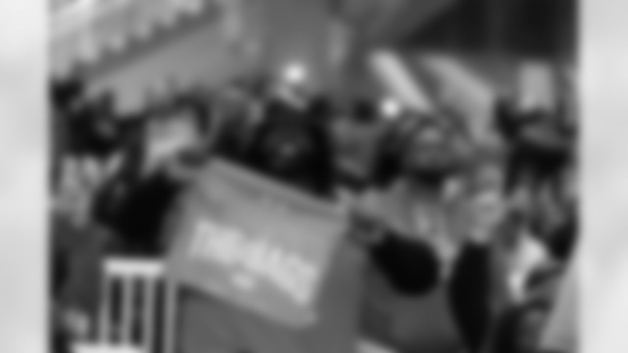 2023_0121_DuuuvalWatchParty_092