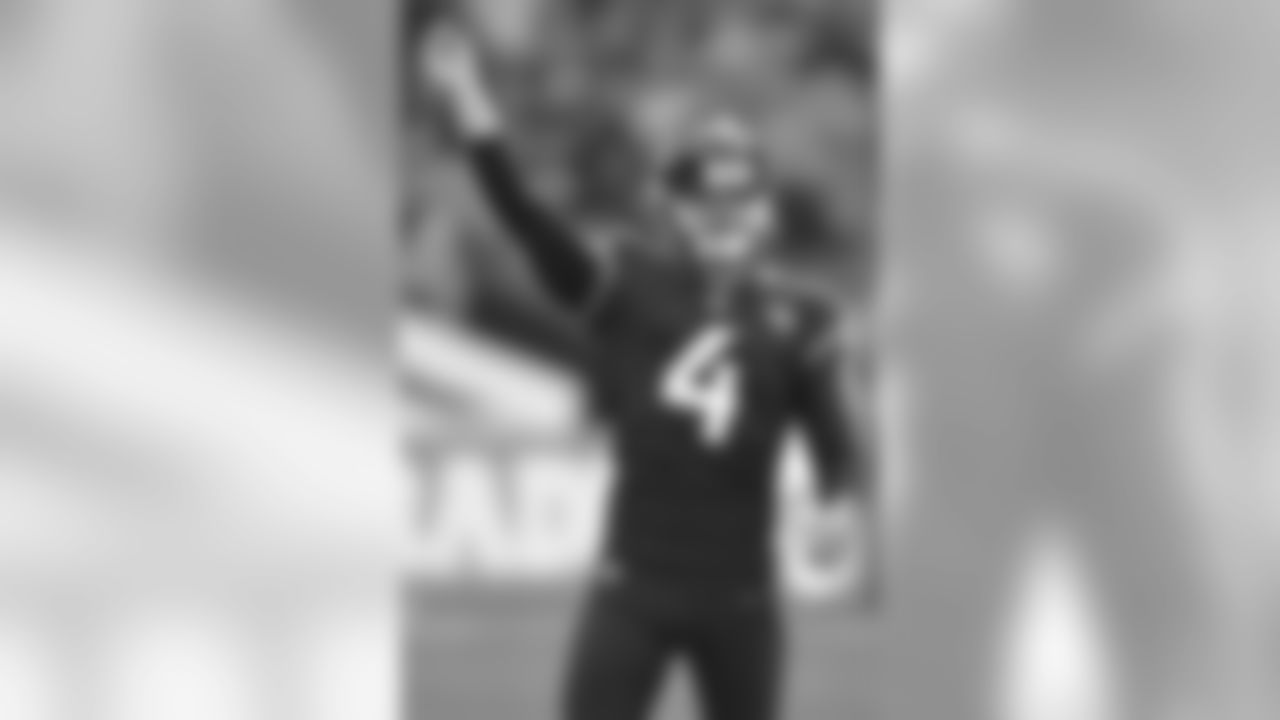 Jacksonville Jaguars kicker Josh Lambo (4) gives a proper wave to the fans after a successful 57 yard field goal against the Philadelphia Eagles during an NFL game Sunday, October 28, 2018 in London. (Rick Wilson via AP)