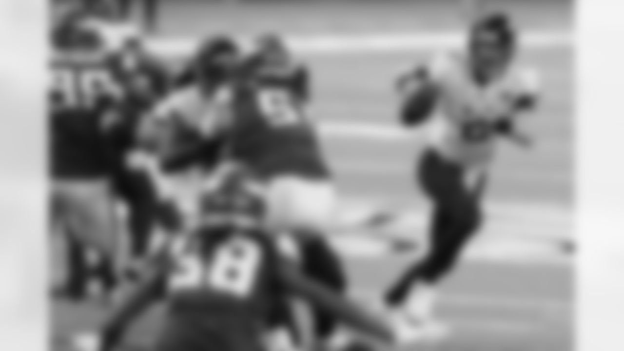 Jacksonville Jaguars quarterback Mike Glennon (2) takes off on a 3 yard scramble with 1:46 to play in the fourth quarter against the Minnesota Vikings during an NFL football game, Sunday, Dec. 6, 2020 in Minneapolis, Mn.