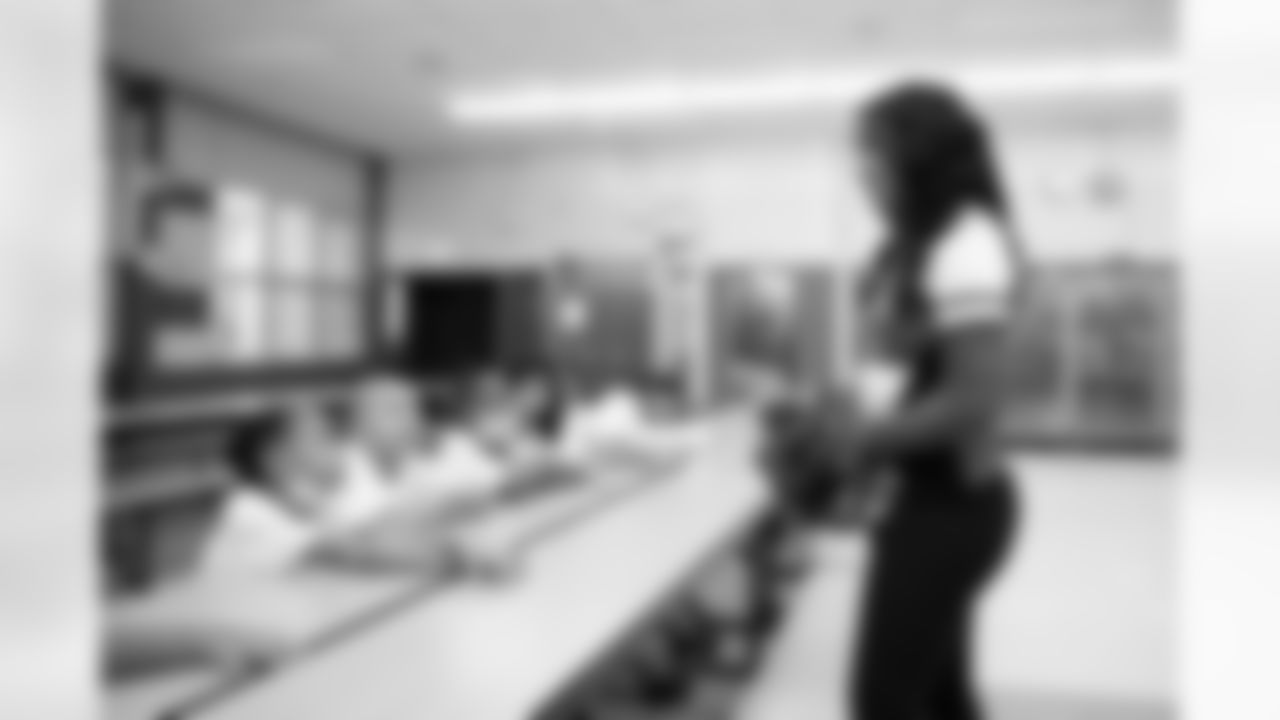 2022_HispanicHeritageSchoolVisit-5
