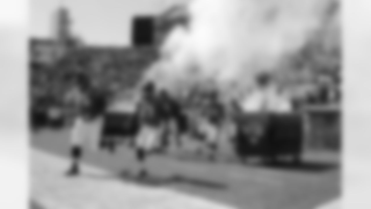 95 Montaviuus Stanley, #87 Jarett Dillard, #50 Russell Allen