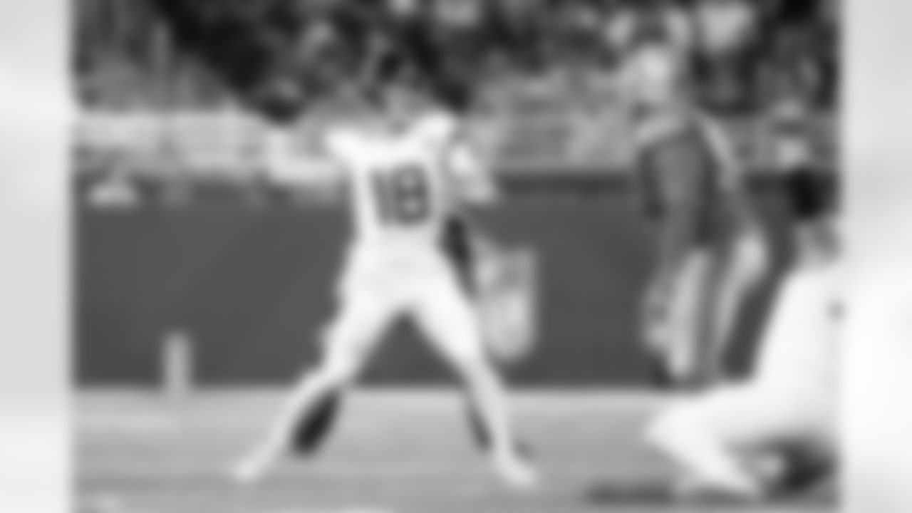 Jacksonville Jaguars vs. Detroit Lions
QB Nathan Rourke (18)