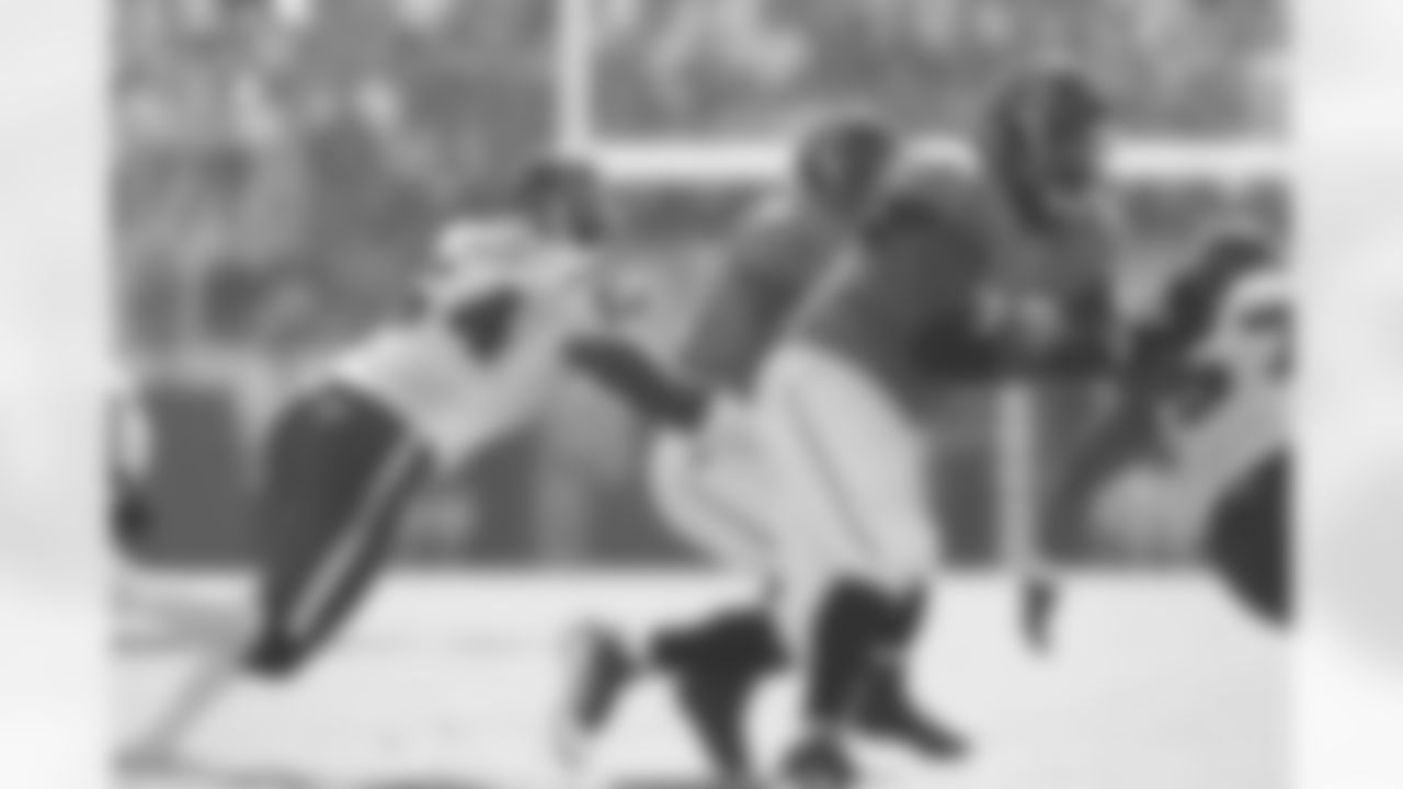 77 Uche Nwaneri, #32 Maurice Jones-Drew