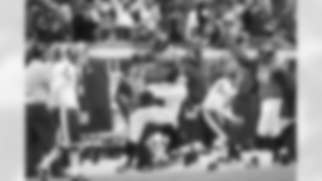 59 Larry Hart, #69 Leger Douzable