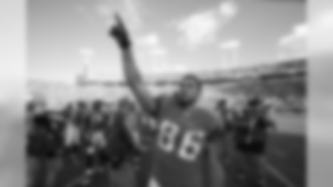 86 Zach Miller
