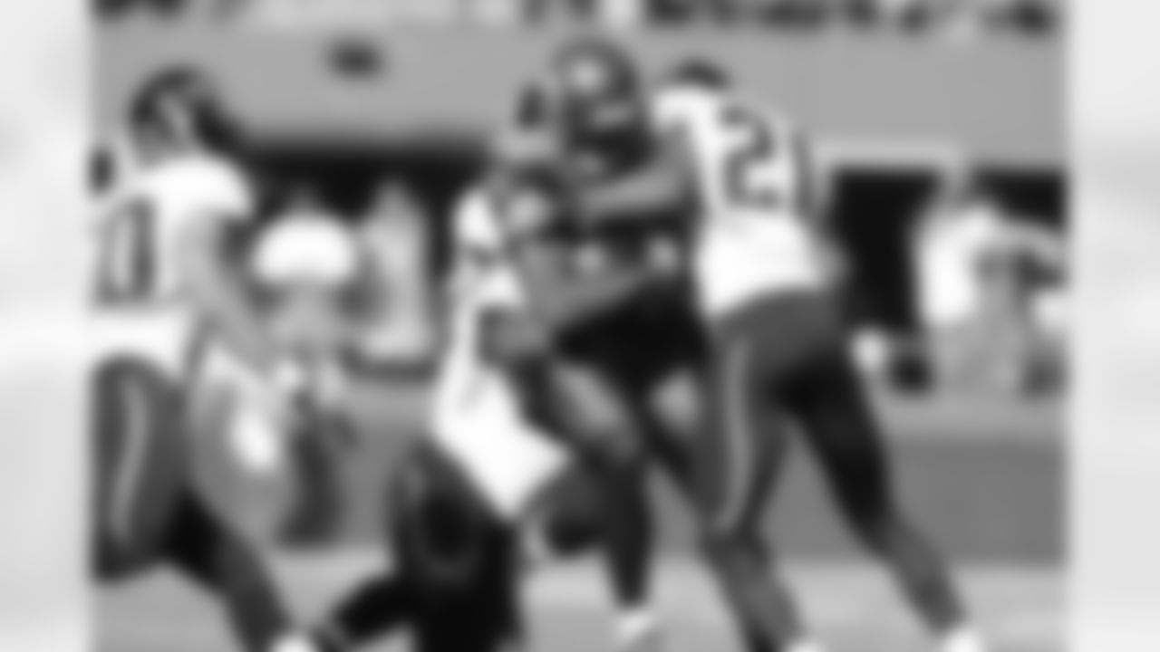 21 Derek Cox