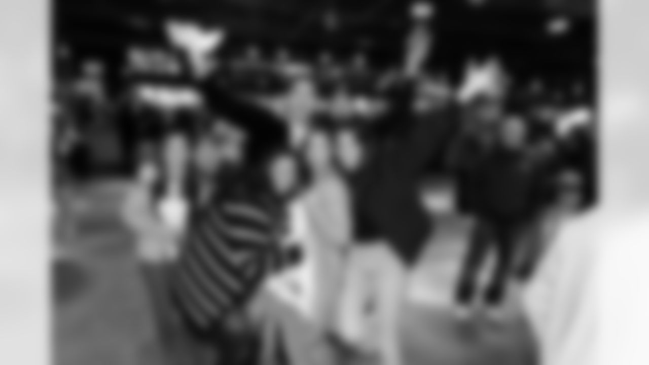 2023_0121_DuuuvalWatchParty_046