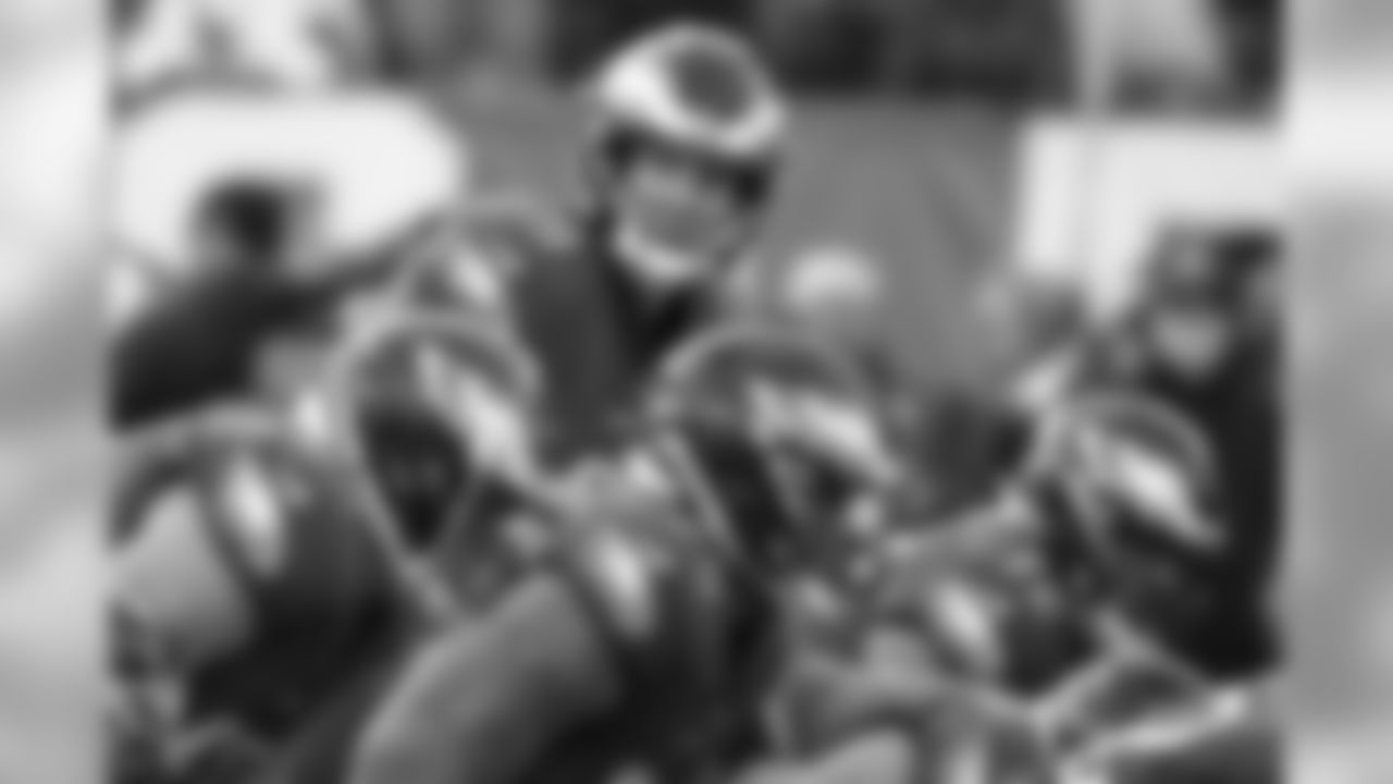 AP_19004215936088-min