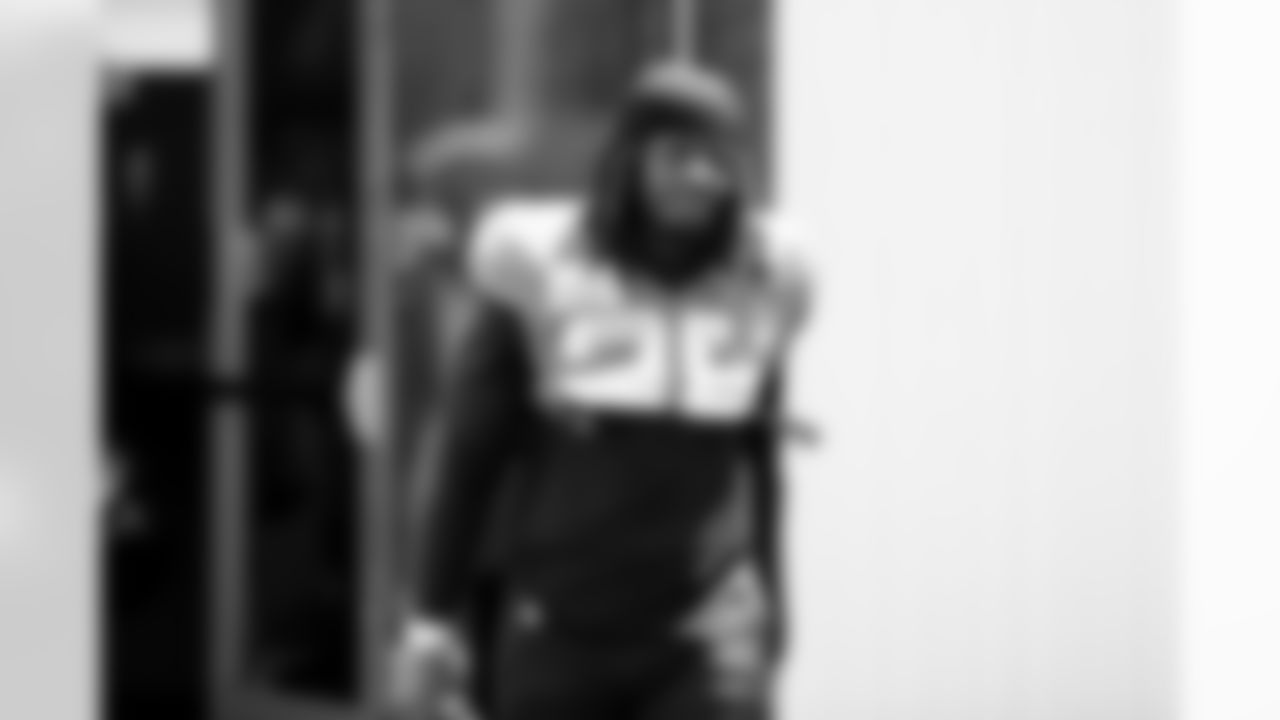 RB D'Ernest Johnson (25)