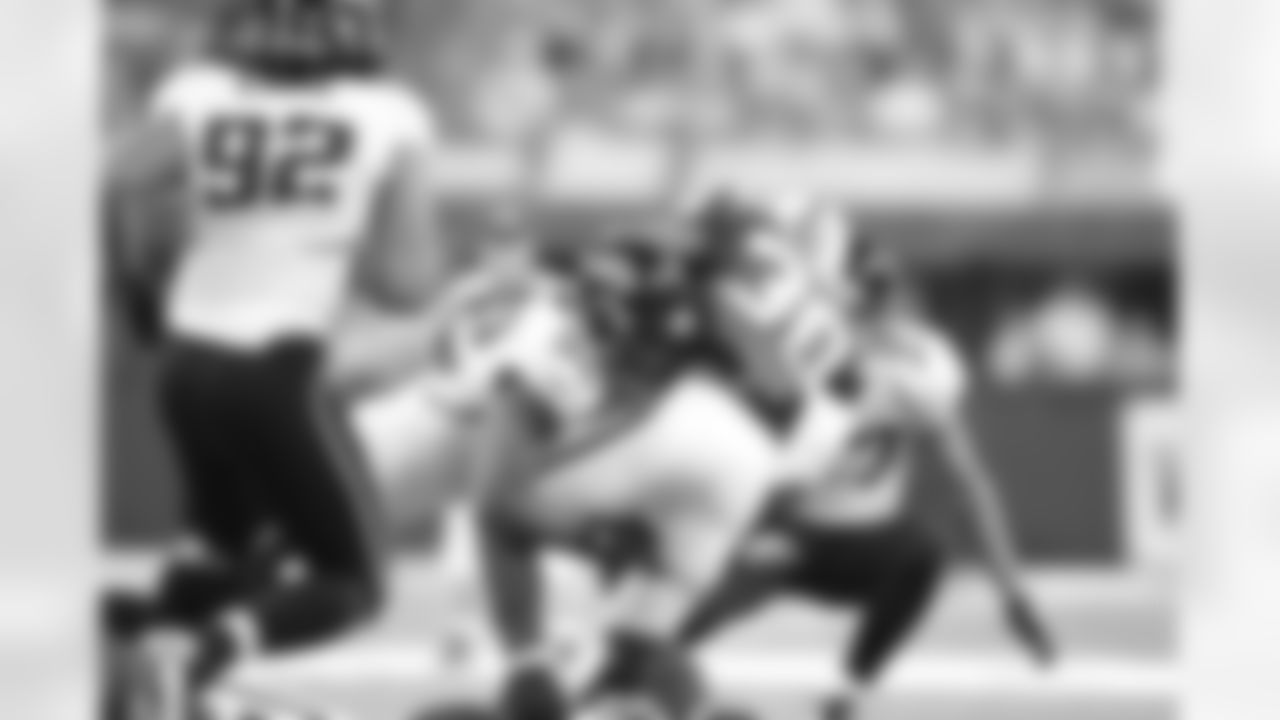 52 Larry Hart, #37 Sean Considine, #92 Austen Lane